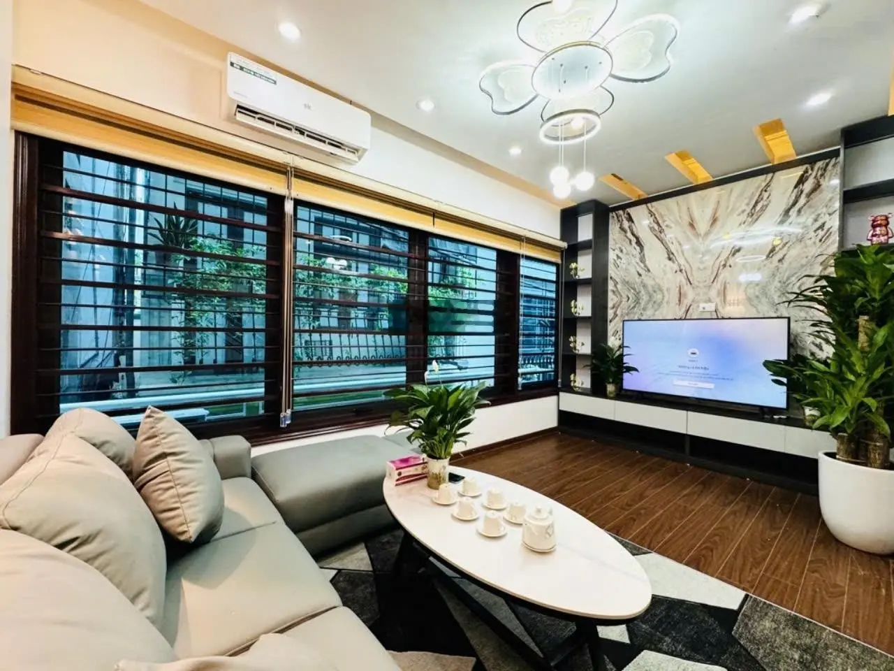 Bán nhà Gốc Đề Mình DT 50m2 * 5tầng MT 5,5m giá 7,680 tỷ