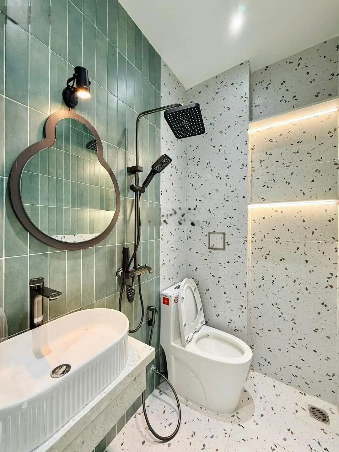 Bán nhà gần Vincom Phan Văn Trị full nội thất một trệt 2 lầu giá 4,99 tỷ TL