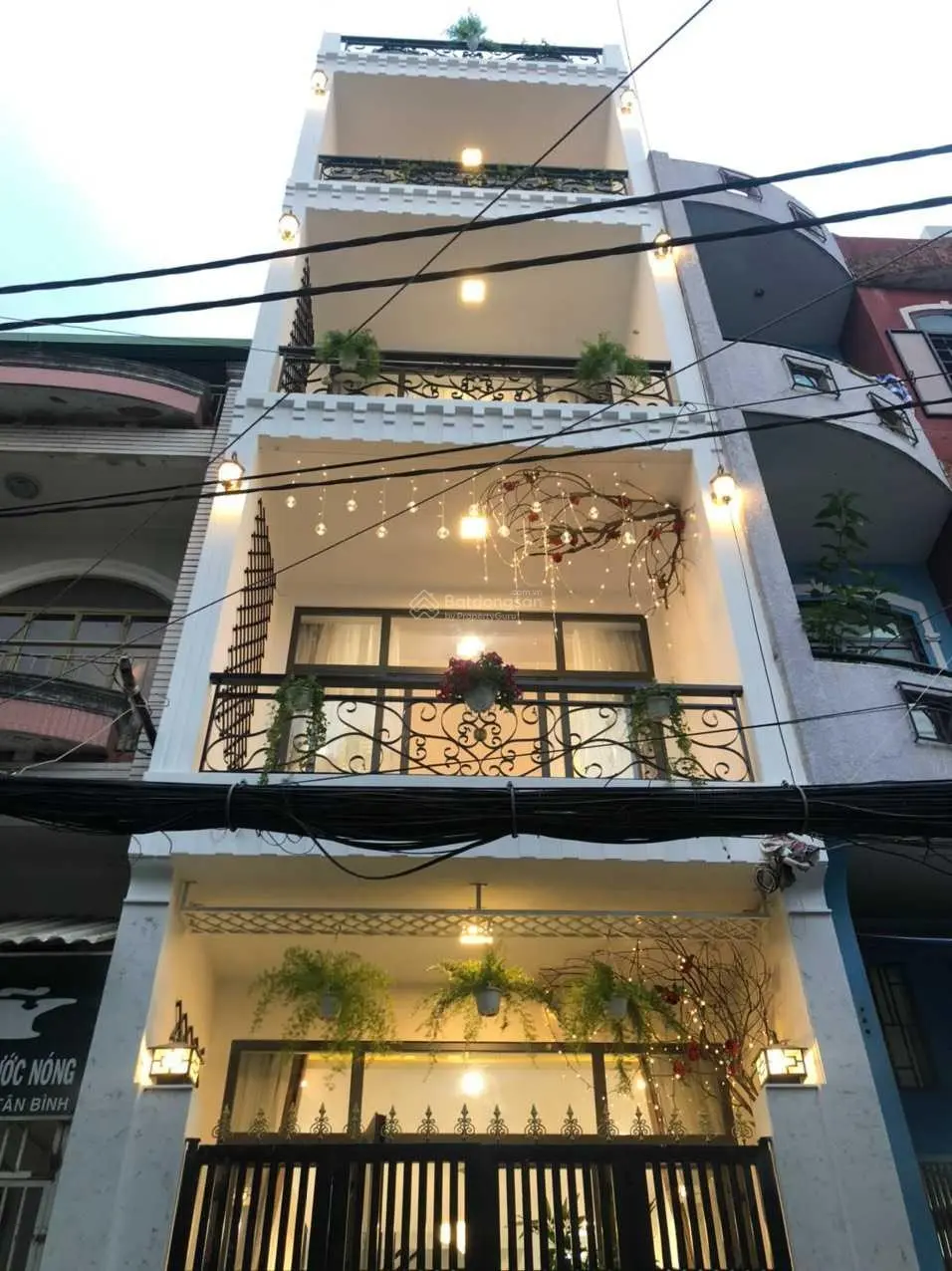 Nhà mặt tiền đường Đất Thánh 44m2, 1 trệt 3 lầu ST, 12.6 tỷ TL nhà rất đẹp vị trí VIP
