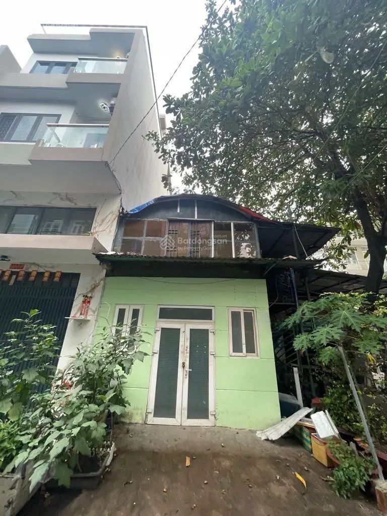 Lô góc 2 mặt tiền trung tâm Tên Lửa - 4,5x12m - nhà cấp 4 đang làm 5 phòng trọ