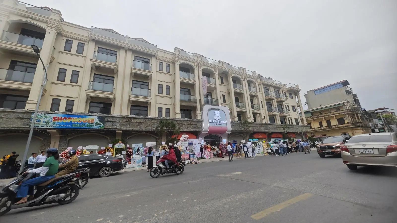 Tôi cần bán gấp căn ngoại giao, đối diện với cổng bệnh viện, đường trục chính của huyện Thường Tín