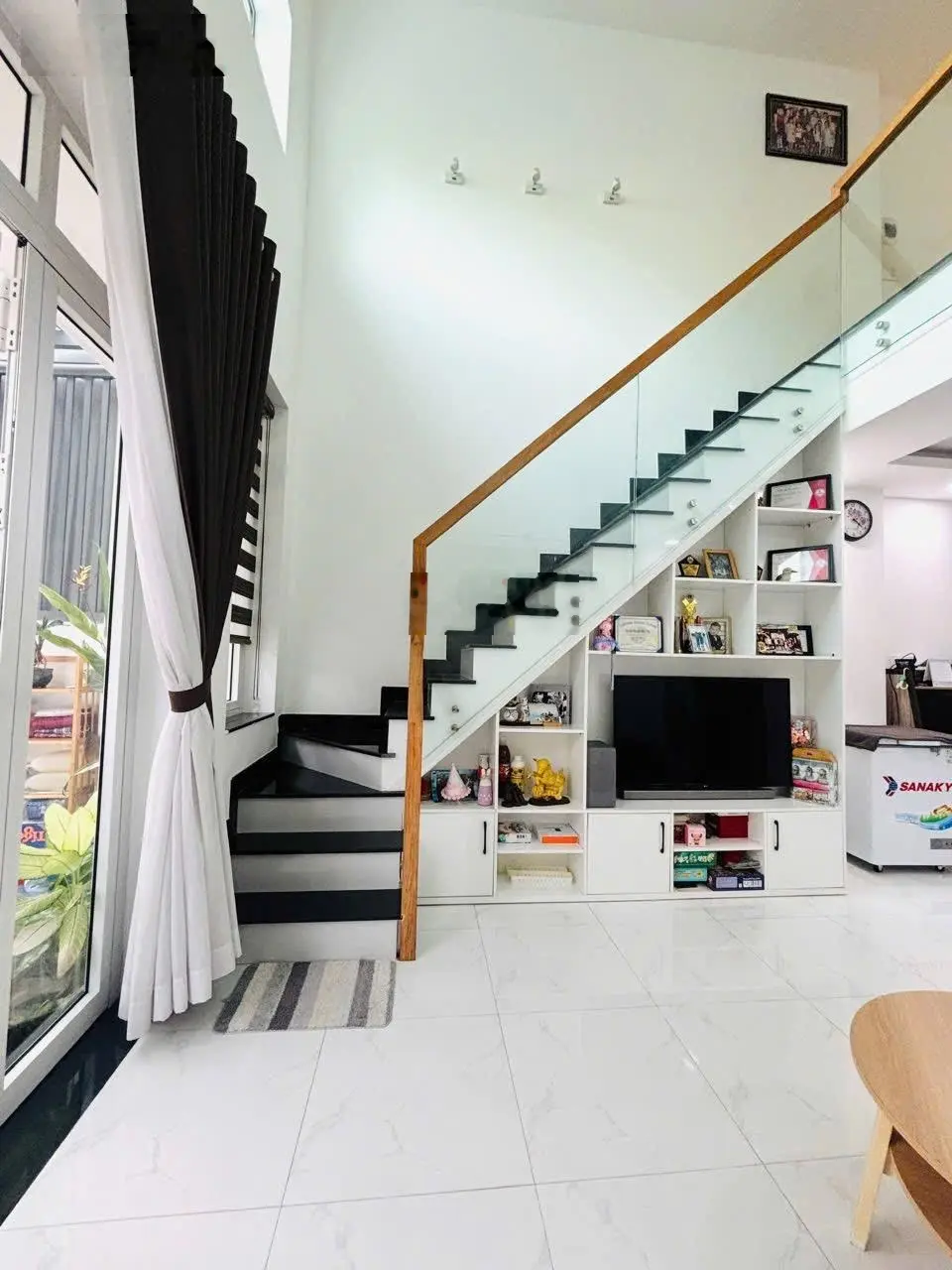 Chị chủ định cư bán gấp nhà 1 trệt 1 lửng mới xây, hoàn công 110m2 (4,5x 25m) nhựa 5m giá 4,6 tỷ