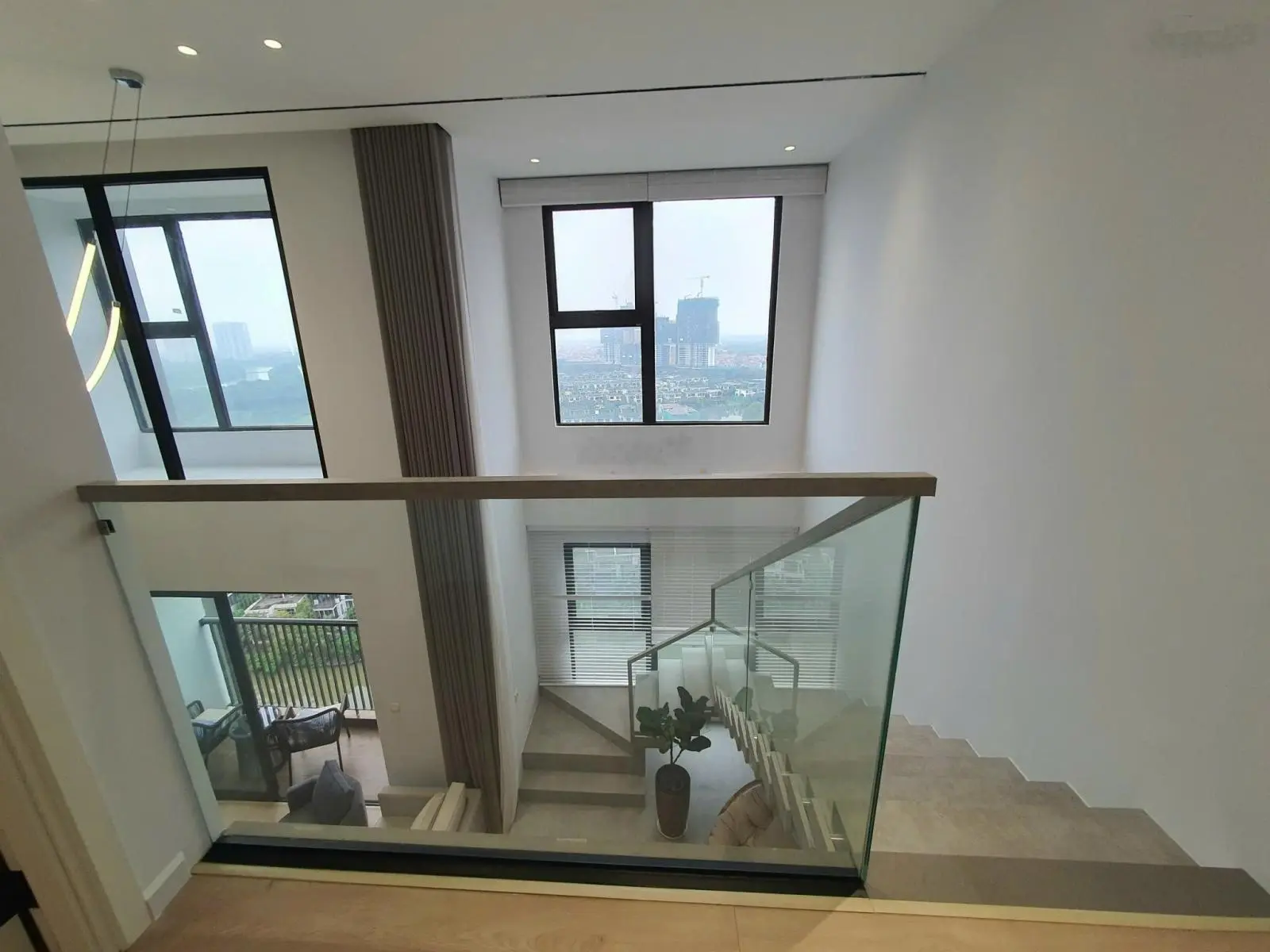 Bán Duplex góc siêu đẹp, mặt Đông Nam view Biệt thự đảo Ecopark, full nội thất xịn sò mới 100%