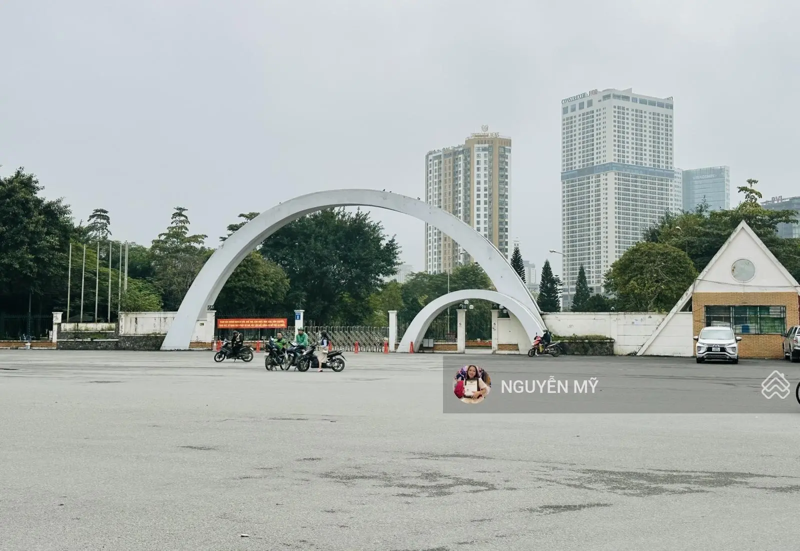 Chính chủ cần bán biệt thự Cầu Giấy,KĐT mới Dịch Vọng, 306m2, 4 tầng, sổ sẵn, Giá cực sốc