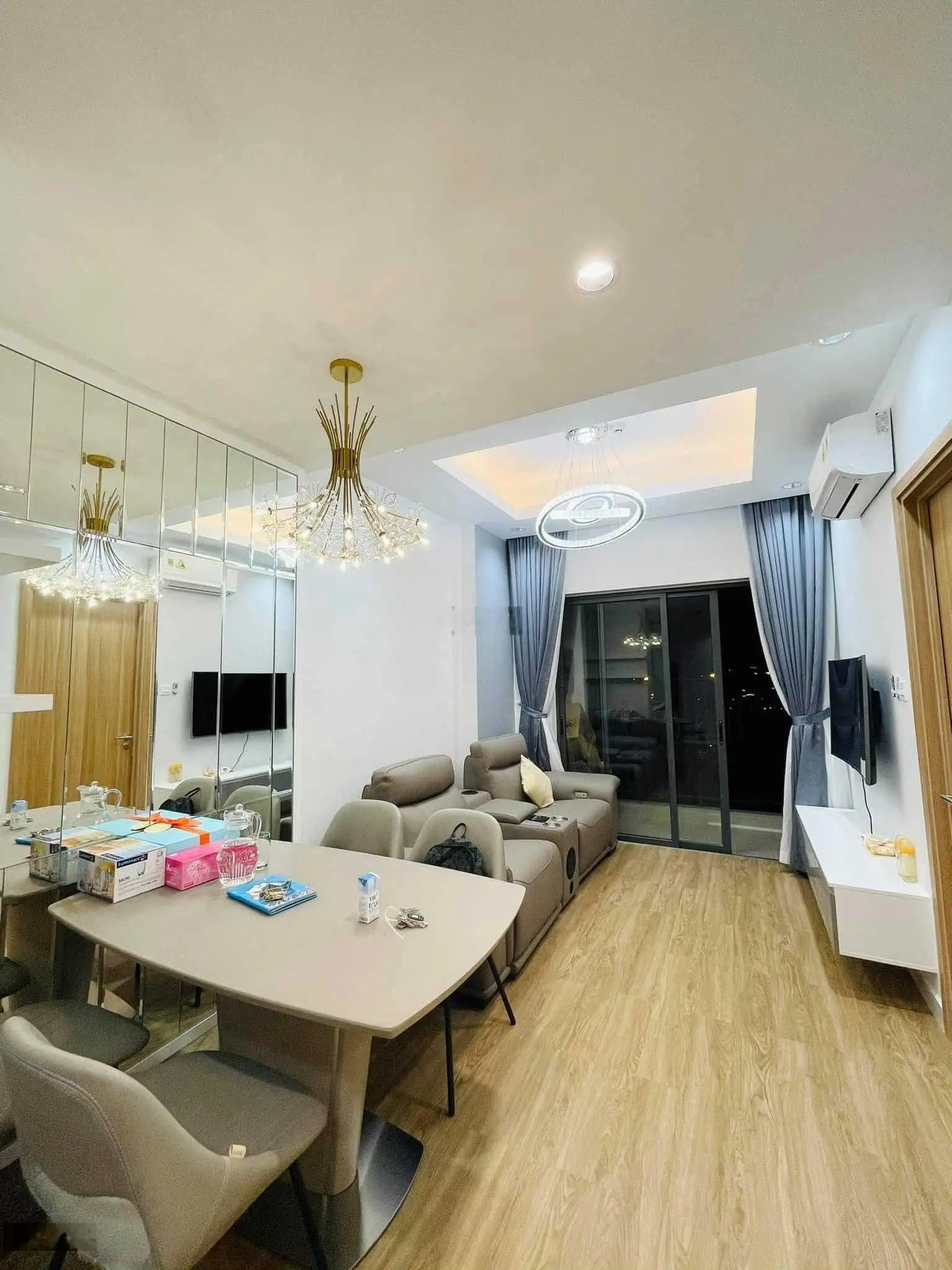 Cần bán căn hộ ngay trung tâm TP. Thủ Đức, 2 phòng ngủ đầy đủ nội thất, giá rẻ hơn thị trường