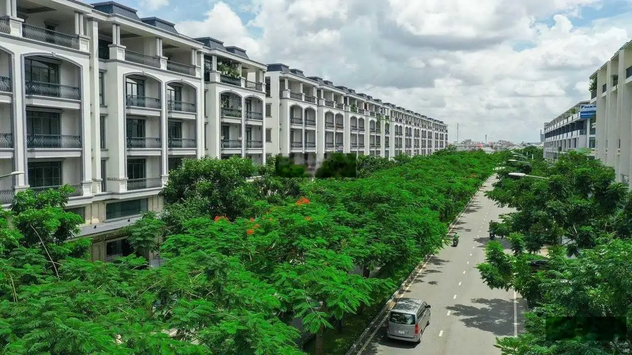 Bán nhà mặt tiền đường Nguyễn Thị Nhung. Trục đường chính KĐT Vạn Phúc City
