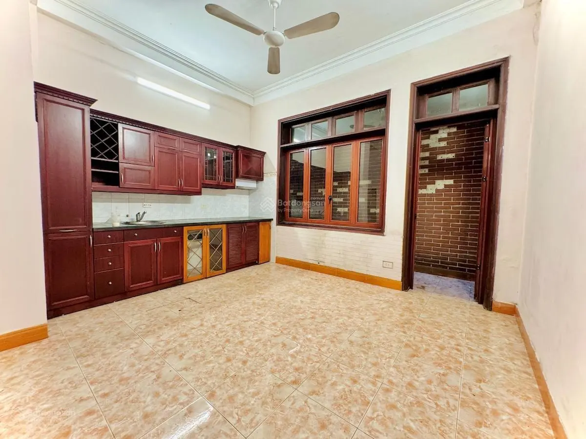 Bán nhà phố Kim Đồng - quận Hoàng Mai 63m2 ngõ thông tứ hướng. Ô tô đỗ cửa mặt tiền 4,5m