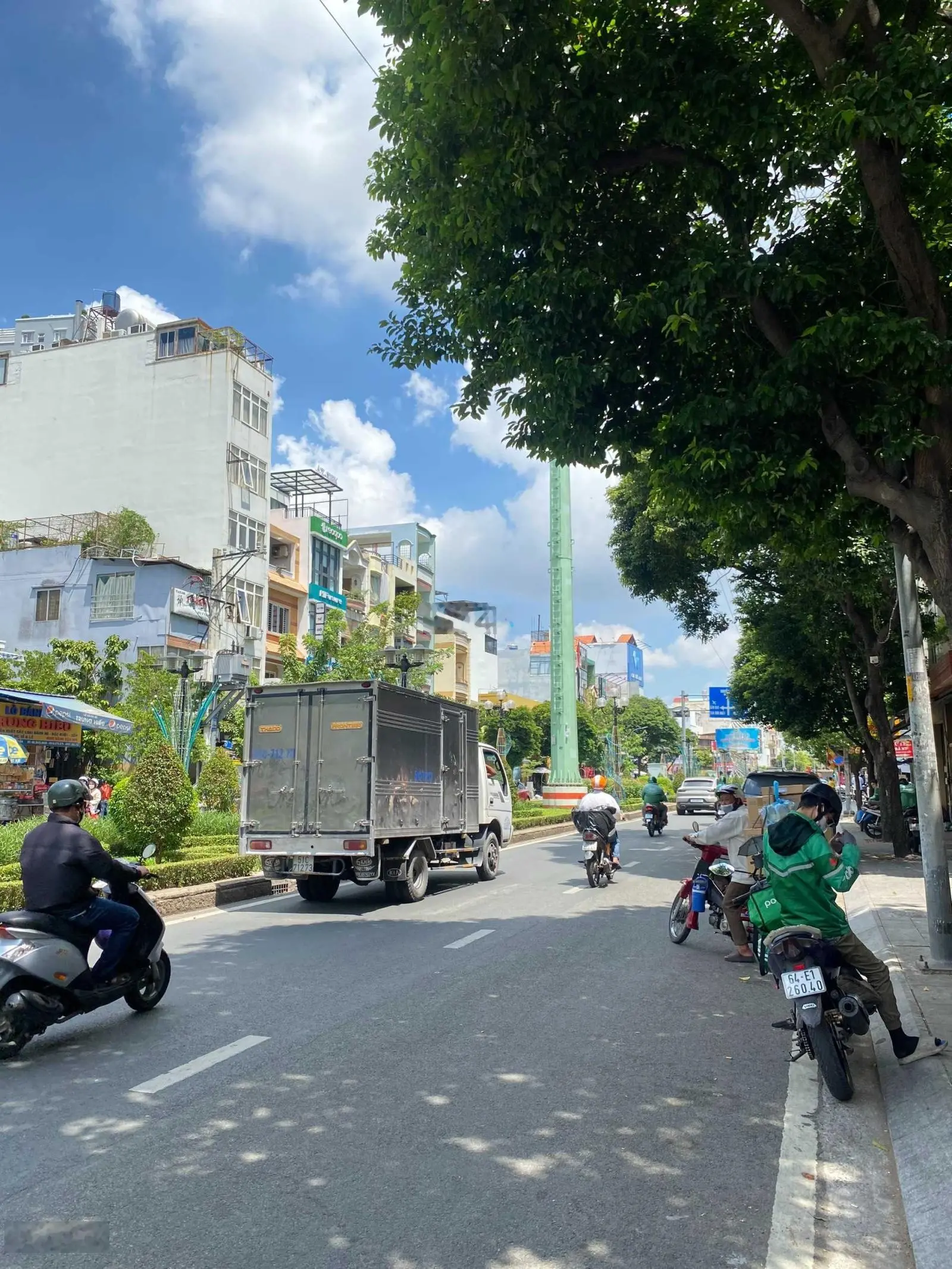 Giảm mạnh 38 tỷ còn 22 tỷ căn nhà đường Hoa - Phan Xích Long, Q.Phú Nhuận. Nhà 1 Hầm + 4Tầng - 5x15