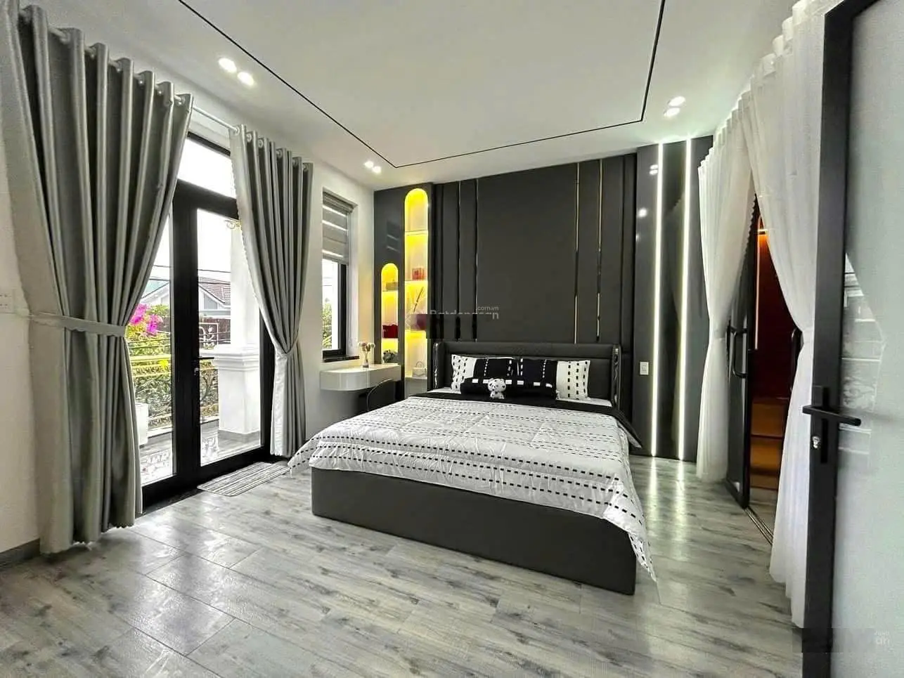 Nhà 3 tầng tân cổ điển mặt tiền Tô Hiệu, Hòa Minh, Liên Chiểu, Đà Nẵng