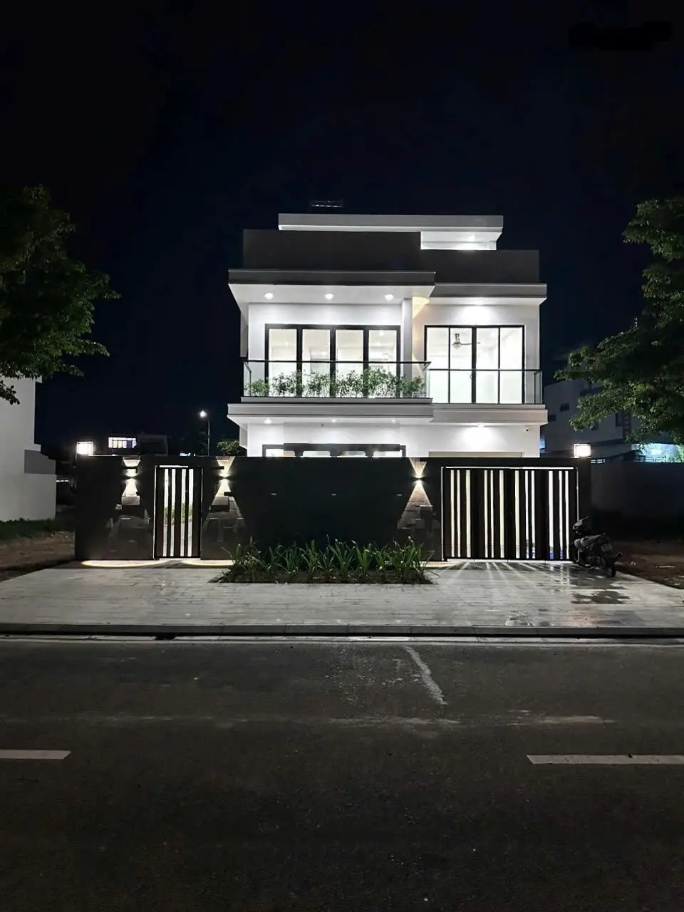 Căn biệt thự mới đường 27m Gói 7 KĐT Mỹ Gia. 216m2 ngang 10m, bao toàn bộ thuế phí sang nhượng