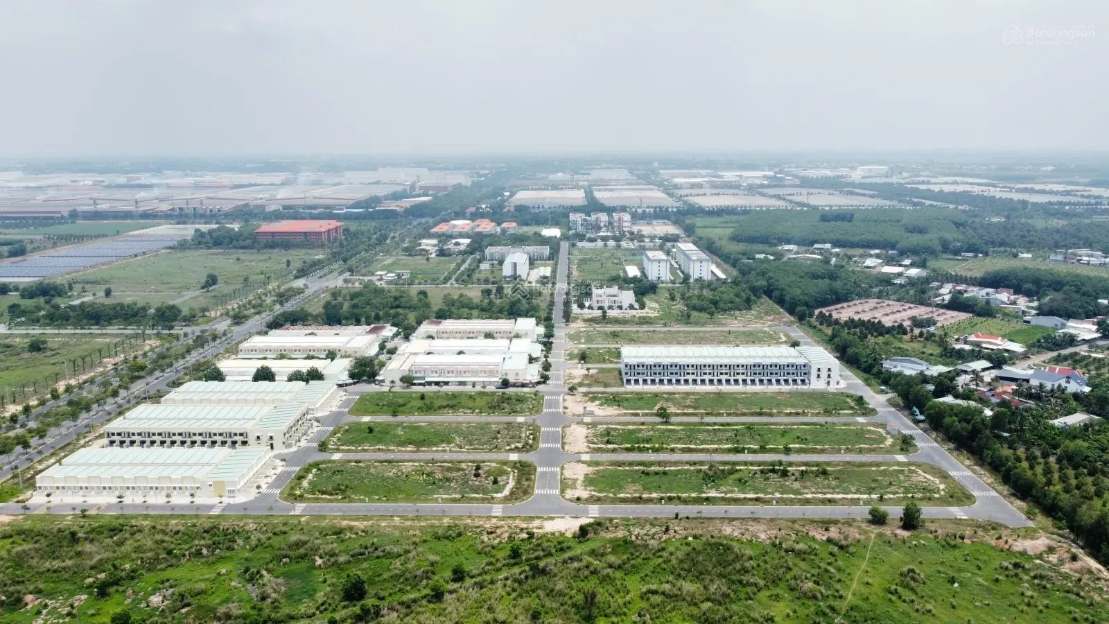Bán căn nhà phố ngay KCN Phước Đông 65m2 1 trệt 1 lầu sổ sẵn sang tên ngay, ngân hàng cho vay 70%
