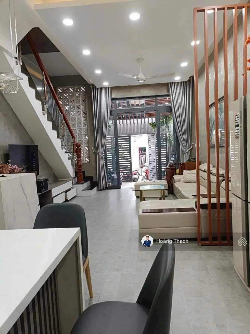Bán nhà 1 trệt 1 lầu + trên có sân thượng gần chợ Dĩ An 1 đang kinh doanh spa