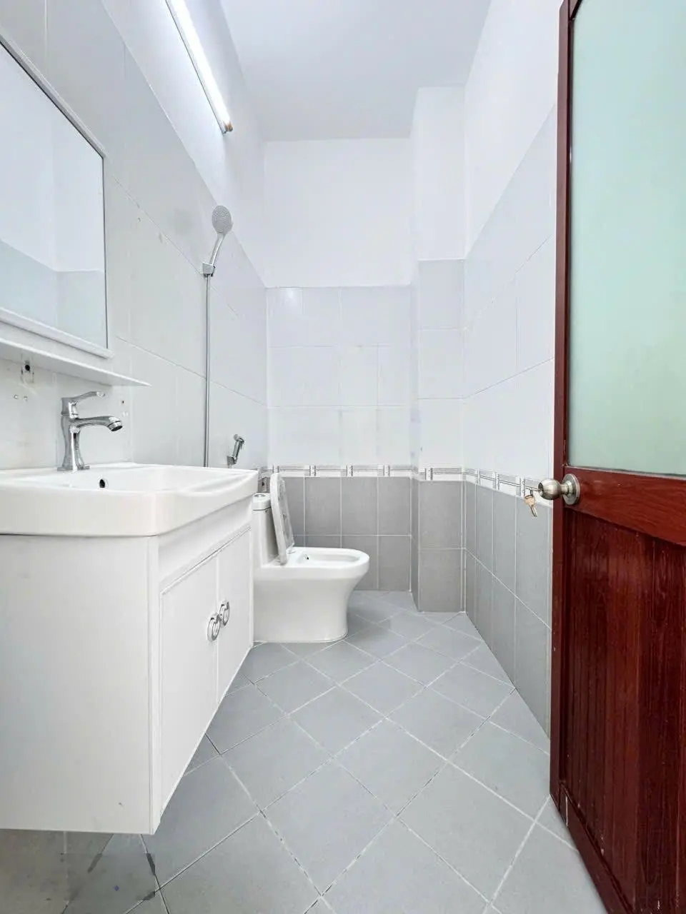 Bán nhà: Trệt + 2 lầu, DT( 4m x 12m), hẻm 5m đường Hương Lộ 2, Bình Tân