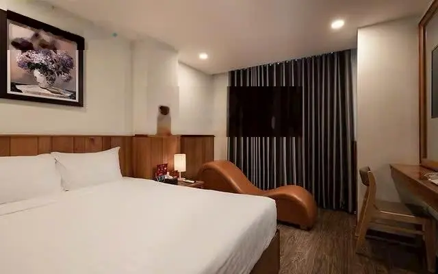 Khách sạn đẹp hẻm ô tô đường Nguyễn Thị Minh Khai, Tp Nha Trang (Gần Biển)