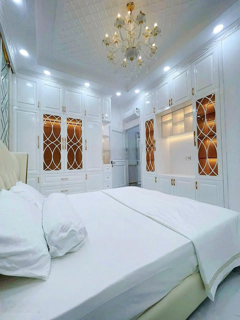 Bán biệt thự cao cấp - 8,5 tỷ - đường Huỳnh Tấn Phát - Nhà Bè