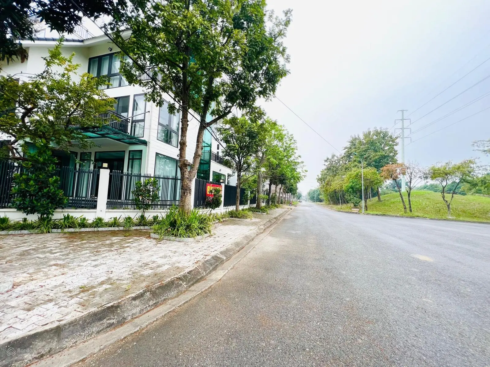 Qũy căn biệt thự Ngôi Nhà Mới cần bán giá cực rẻ: 200m2, 250m2, 300m2, 500m2. Liên hệ: 0962 204 ***