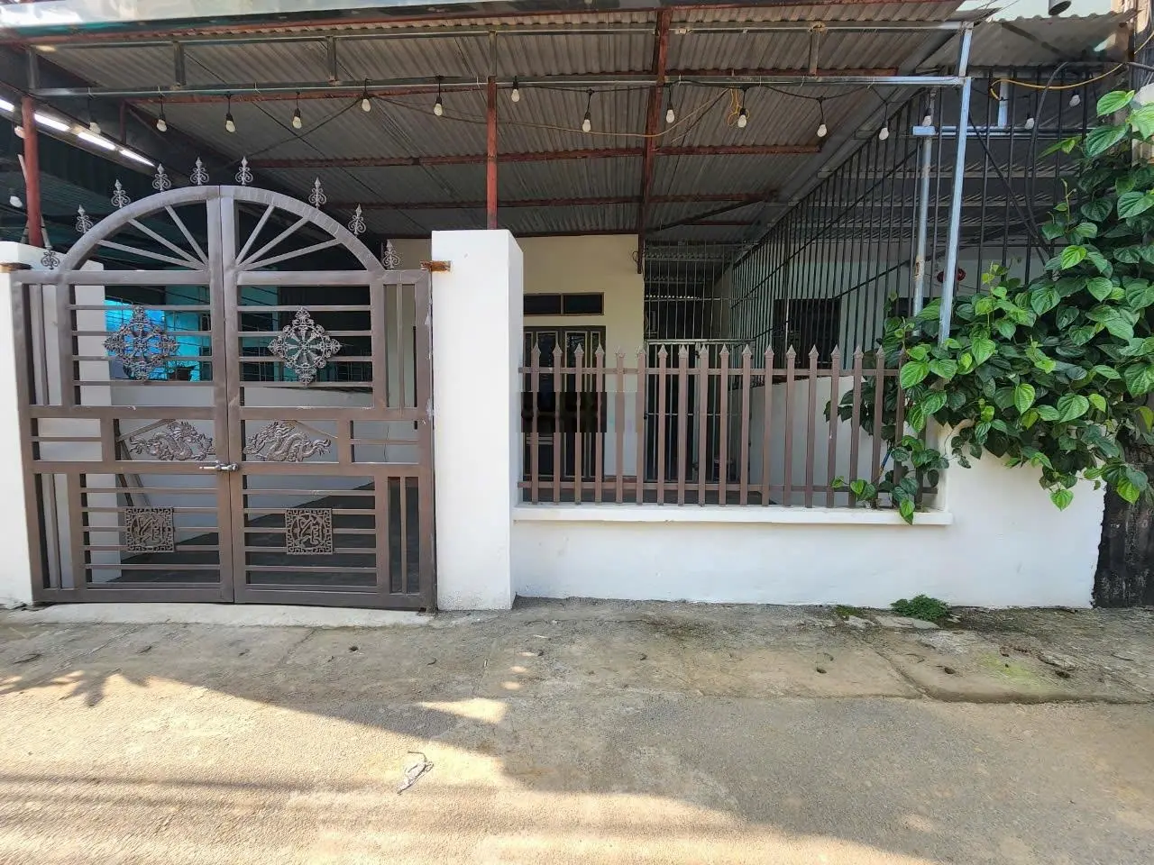 Gia đình Cần bán gấp nhà 82m2 tại phường Dân chủ thành phố Hòa Bình giá chỉ hơn tỉ
