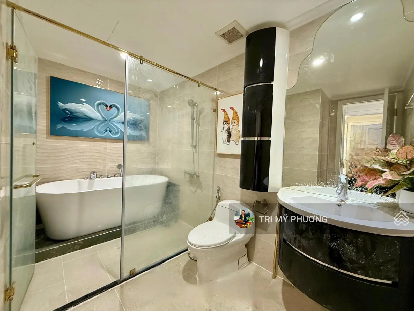 Đã có sổ hồng - vinhomes central park - chính chủ bán nhanh căn 3pn + rộng 135m2 + full nội thất