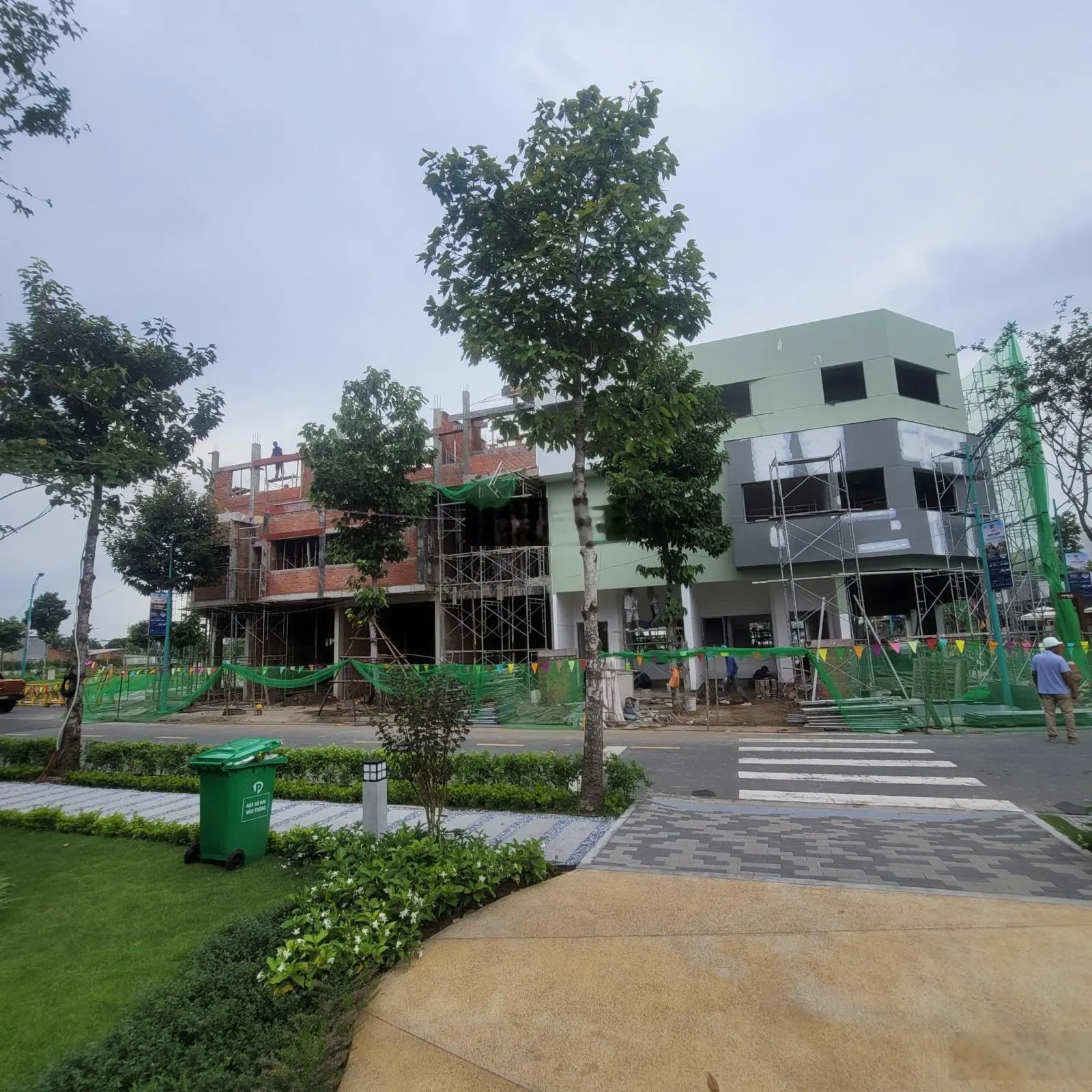 Bán nhà gần ngã tư Bình Chuẩn, 80m2 3 tầng, mới xây nội thất siêu cao cấp giá rẻ hơn thị trường 30%