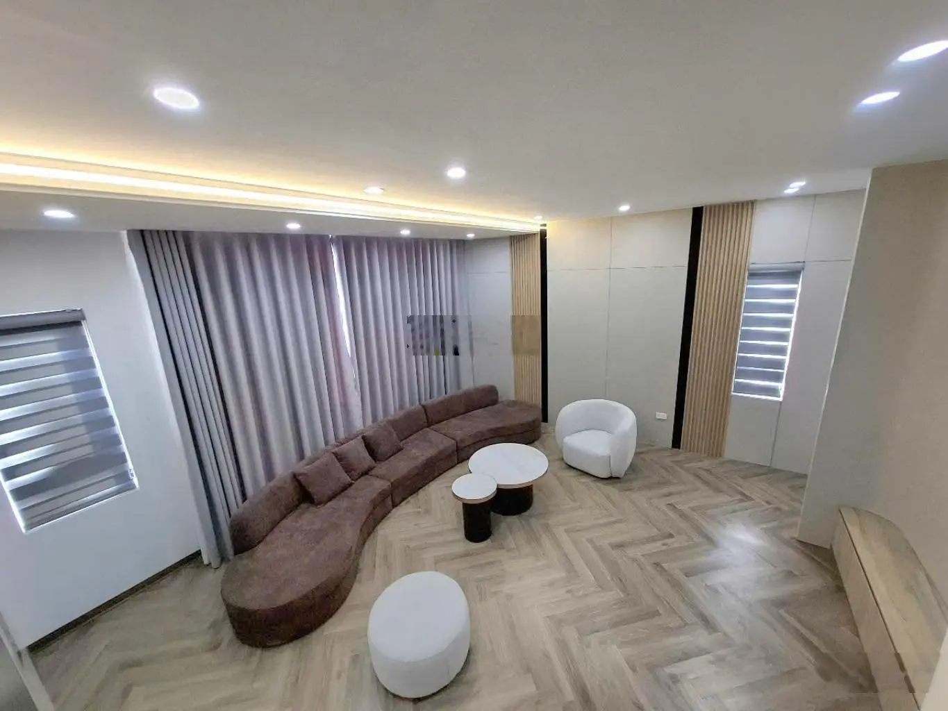 Bán nhà phốtrạng - 40m2 - 6 tầng - thang mày ful nội thất, gần ô tô tránh -giao thông thuận tiện