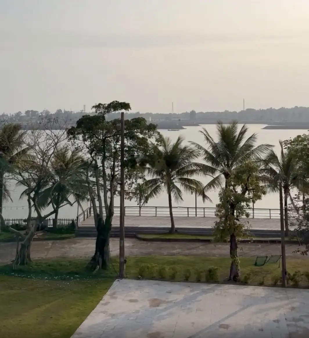 Bán nhà mặt tiền đường Hùng Vương bên sông Nhật Lệ, 482m2, pháp lý đầy đủ.