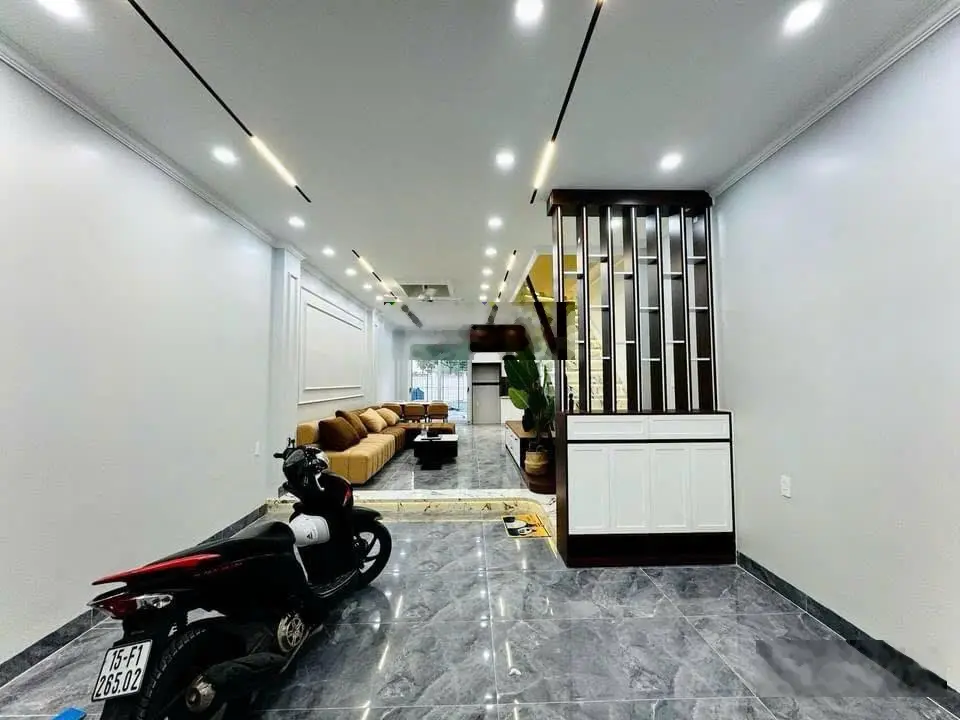 U mê nội thất căn nhà đẹp mới tinh tại Lê Hồng Phong sau Phượng Chi đi vào