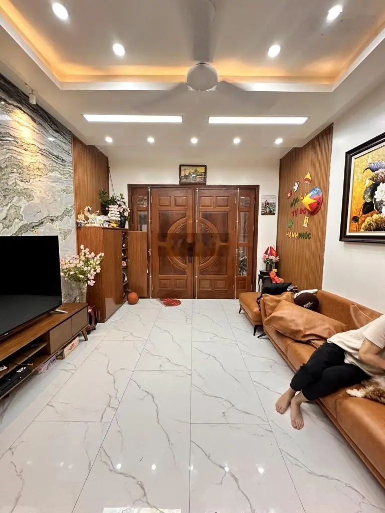 Bán nhà đại cát,liên mạc .dt 42m 5 tầng,ngõ oto tránh ,vào nhà.