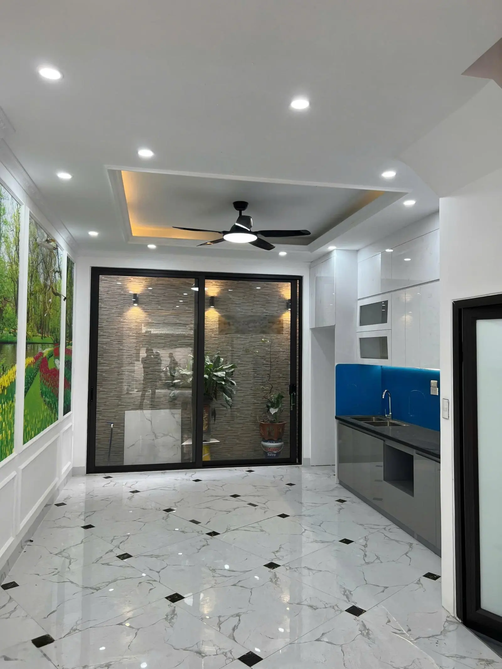 Bán nhà đẹp thang máy khu dân trí cao