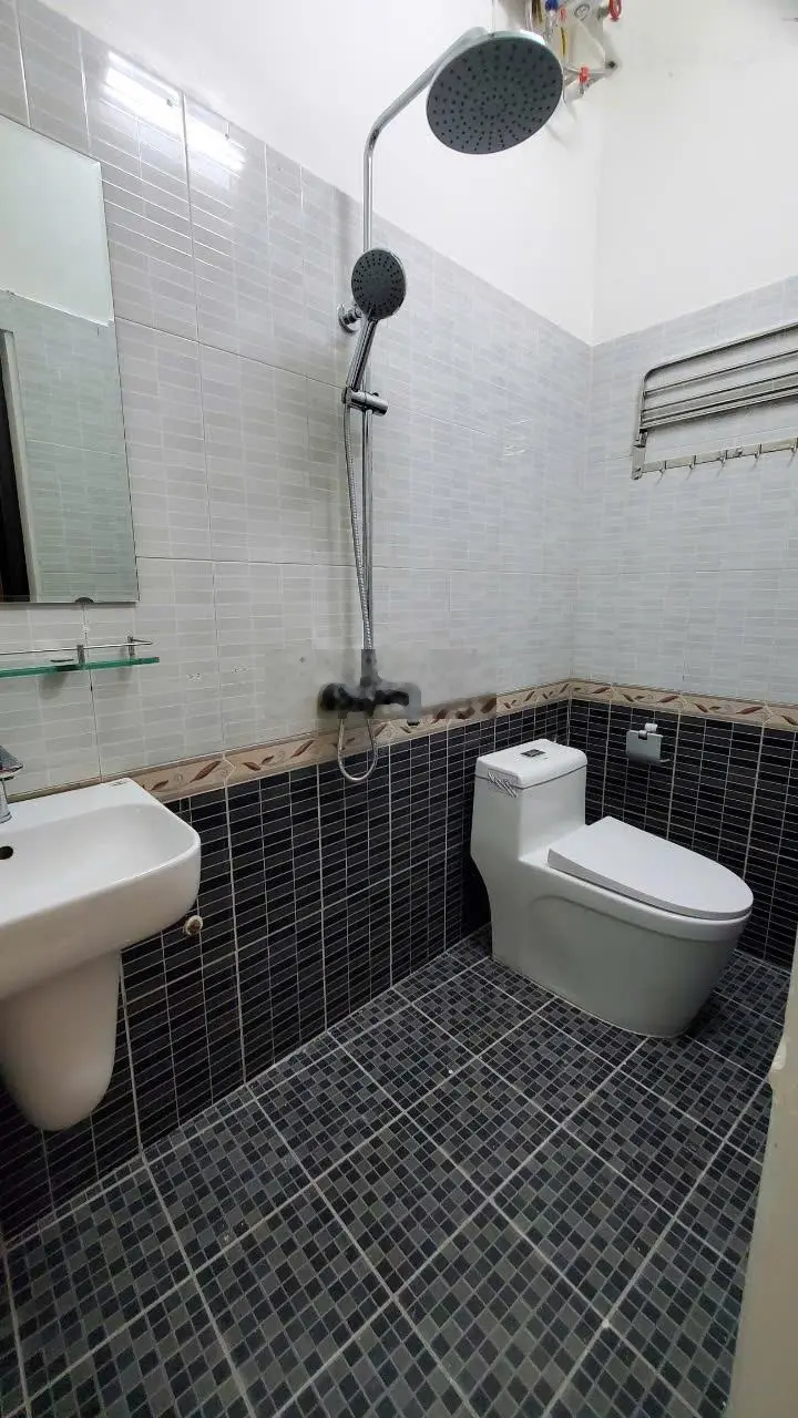 Bán nhà Tôn Đức Thắng, 70m ra phố, ngõ 3m, DT 33m 3PN, sổ nở hậu , 4,85 tỷ. LH 0911 834 ***