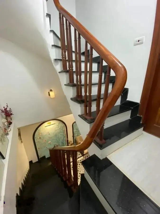 VIP NGUYỄN TRÃI - NHÀ ĐẸP - GẦN PHỐ - CÁCH Ô TÔ 20 M - GIÁ TỐT - Ô TÔ ĐỖ CỬA