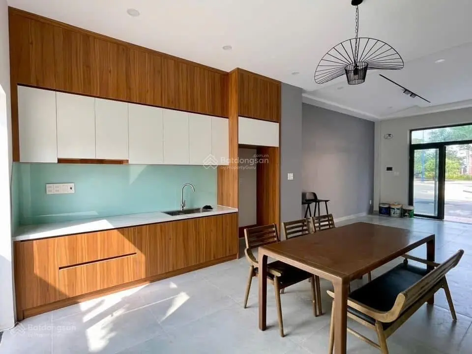 Nhà phố trung tâm Thuận An xe hơi ngủ trong nhà 60m2 3 tầng, 3PN, giá 3 tỷ