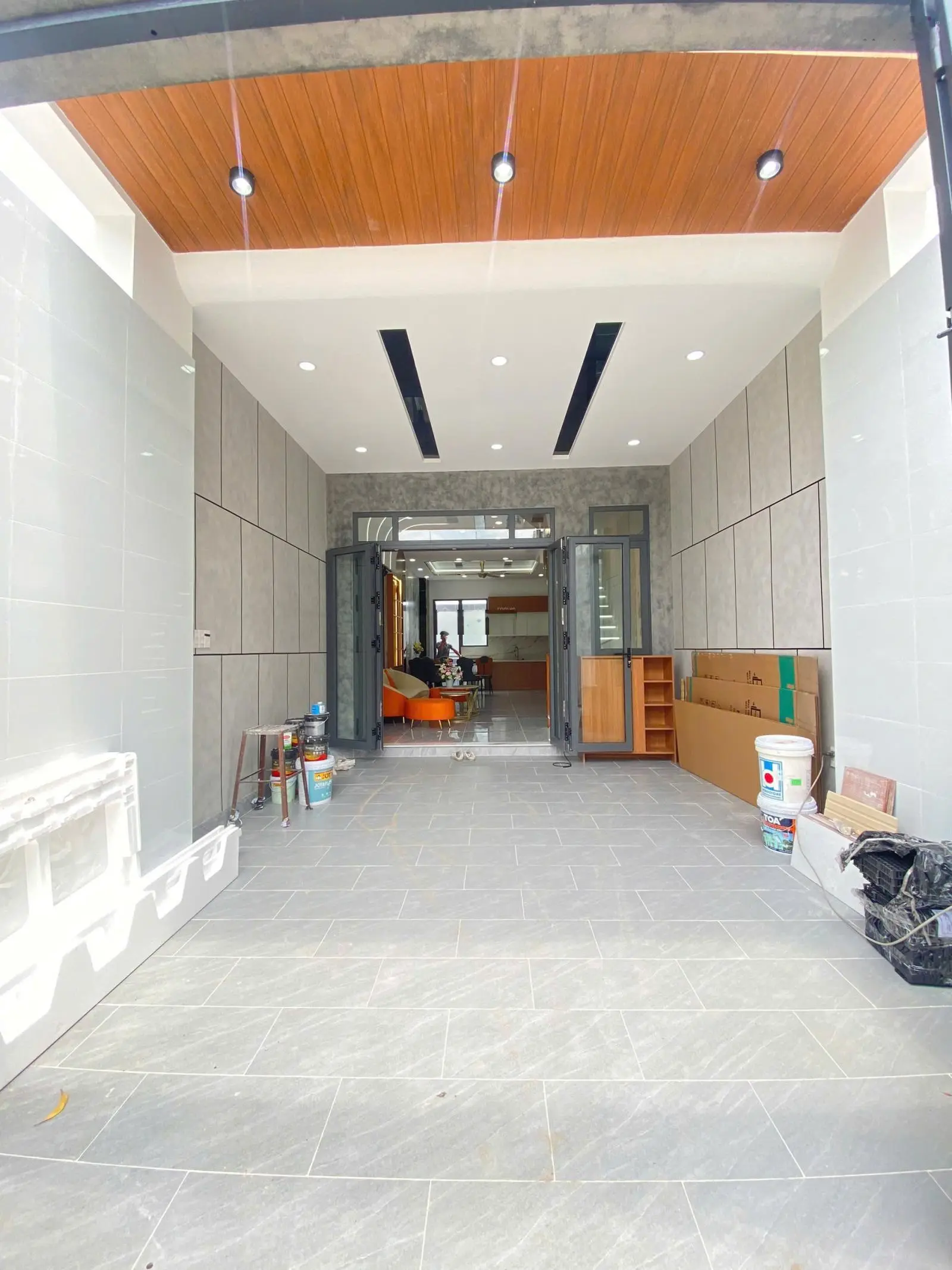 Nhà 4 tấm thiết kế hiện đại cực đẹp Full Nội Thất, P Linh Đông, Ngay đường Phạm Văn Đồng rẽ vào.