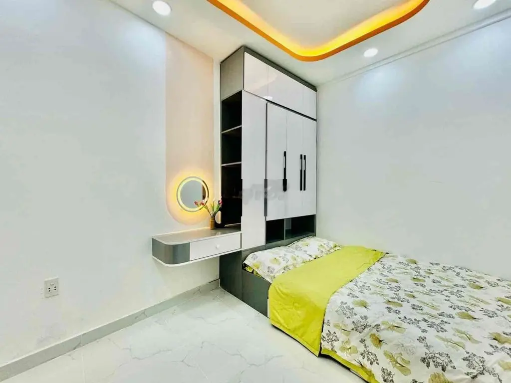 Giá đầu tư, Đường Láng, 41m2*5T, 30m ra phố, 2 thoáng, nhỉnh 4 tỷ