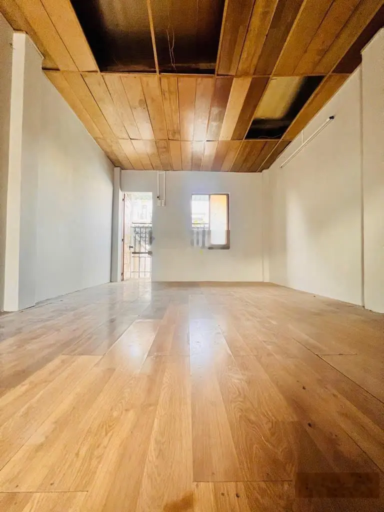 NÓNGGG - Bán nhà mặt phố cạnh Đầm Sen - đường nhựa 12m có lề - 3 tầng - DT: 70m2 - 7 tỷ