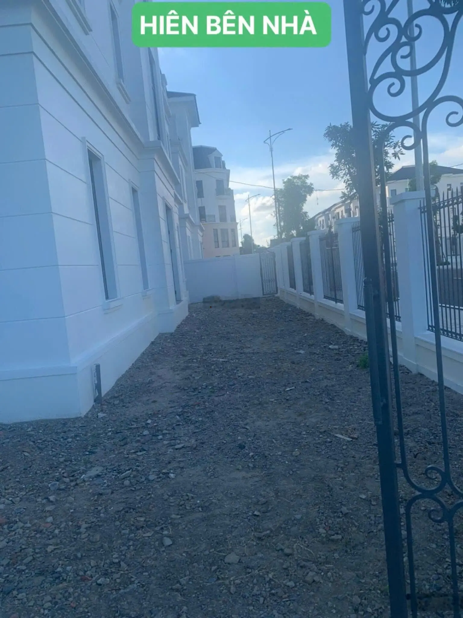 Bán biệt thự hướng Đông Nam duy nhất, diện tích 212.6m2, 3 tầng 367m2 sàn gần Sông Mã, đường 28m