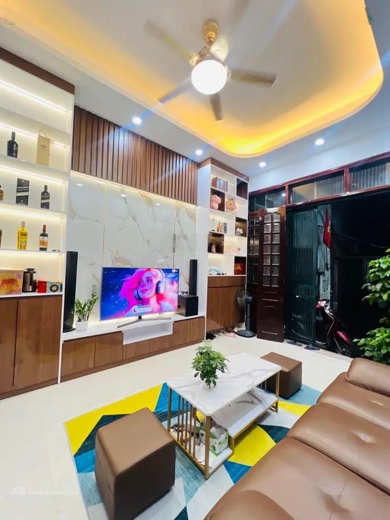 Bán nhà phân lô - Lô góc - Ô tô đỗ tránh - 34m2 Sổ đỏ