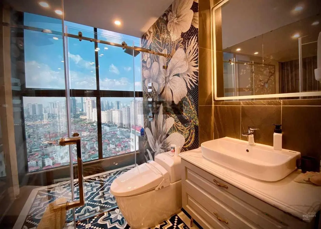 Hiếm có khó tìm. Căn hoa hậu nội thất sang - xịn - mịn, ban công Đông Nam, view triệu đô