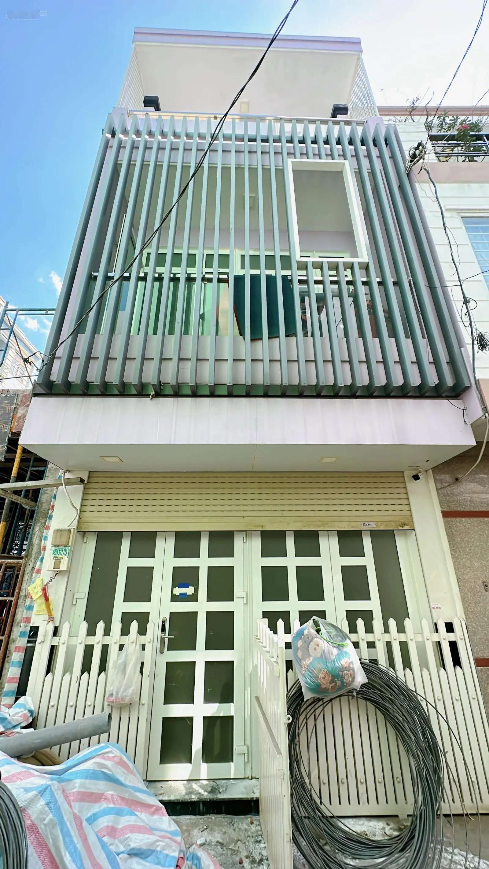 Bán nhà trung tâm Q4 mặt tiền đường số kinh doanh nhà đẹp 4 tấm DT 4*10m khu cao cấp, chỉ 8T xíu