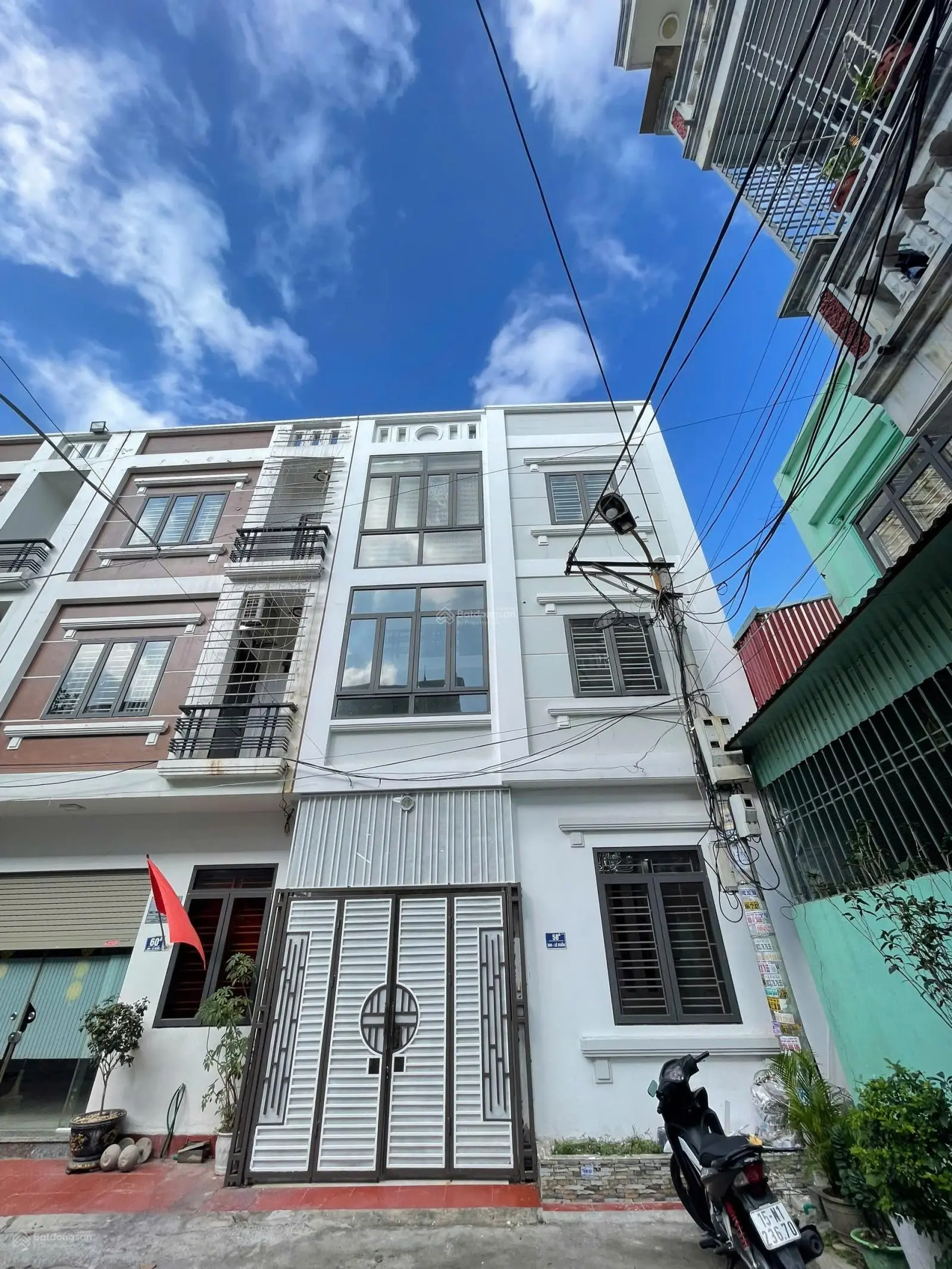 Bán nhà tuyến 2 Lê Duẩn, Kiến An, đường ô tô đỗ cửa