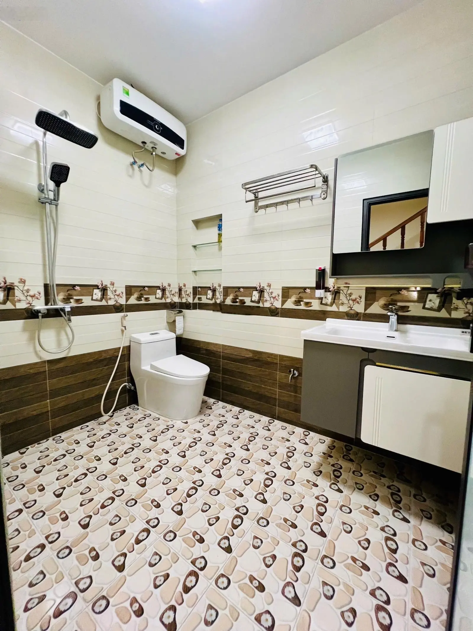Bán nhà Hoàng Như Tiếp, Long Biên 80m2 x 5 tầng, mặt tiền 4.55m, NHÀ MỚI ĐẸP, THANG MÁY NHẬP NGOẠI!