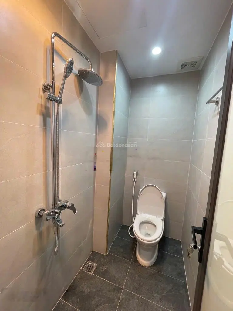 Bán nhà đẹp như truyện cổ tích 35m 6t 7,8 tỷ phố trạm long biên