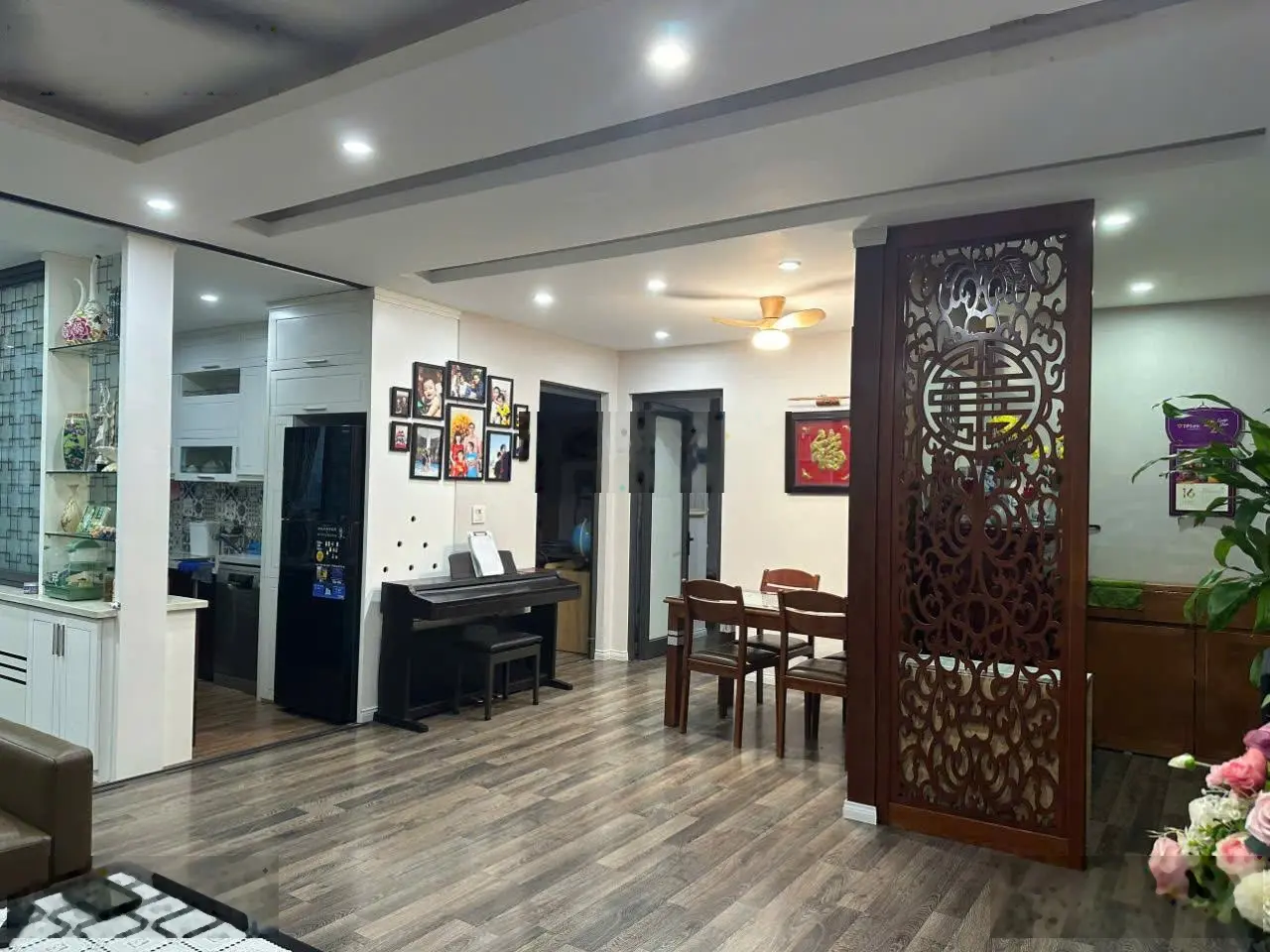 Chính chủ bán căn 2PN 96m2 tại Golden Land tòa C ban công ĐN full đồ tầng trung, sổ đỏ, giá 5.7.tỷ