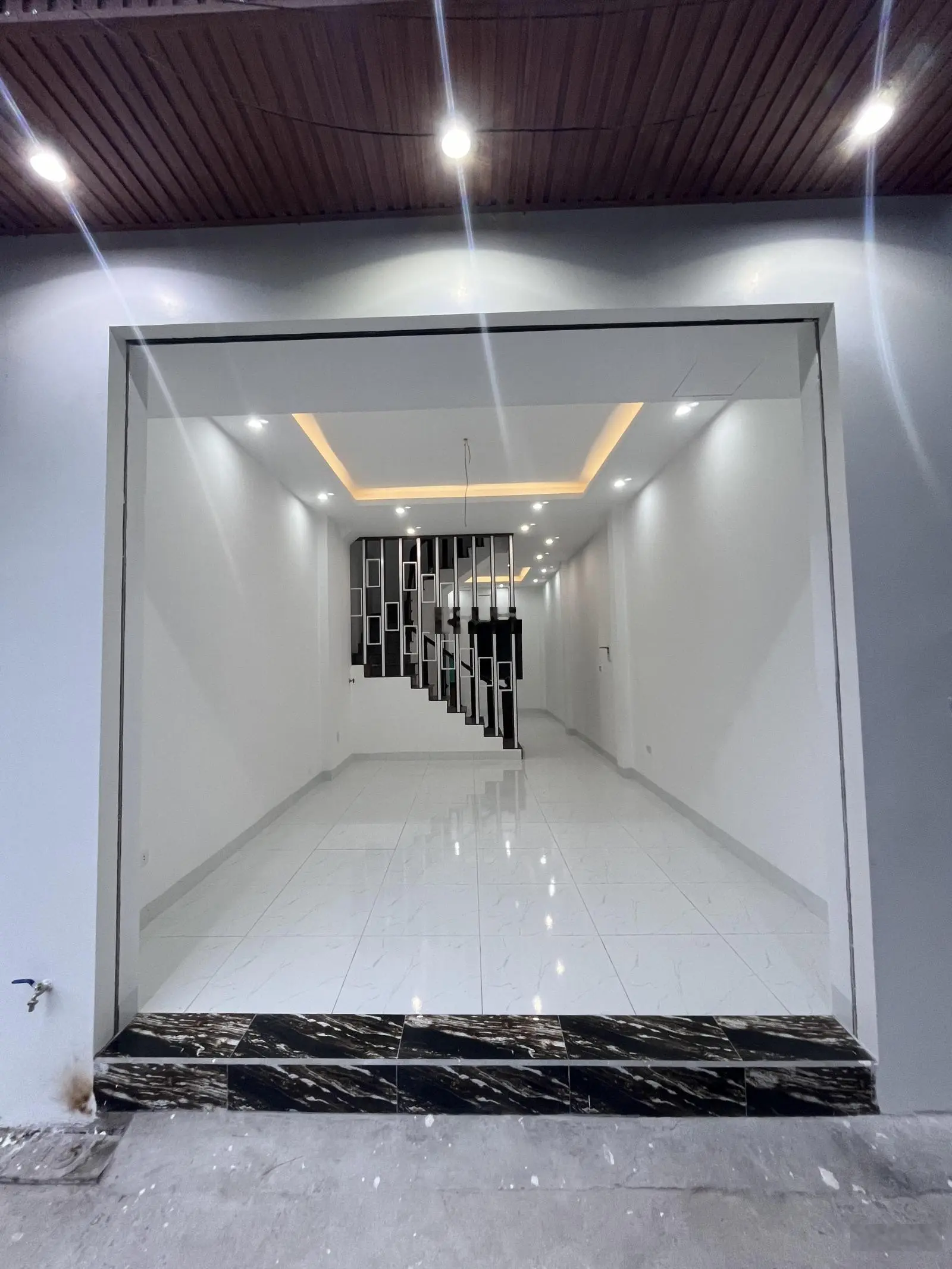 Bán nhà gần khu đô thị Hinode - Ngõ nông - Bãi oto cạnh nhà