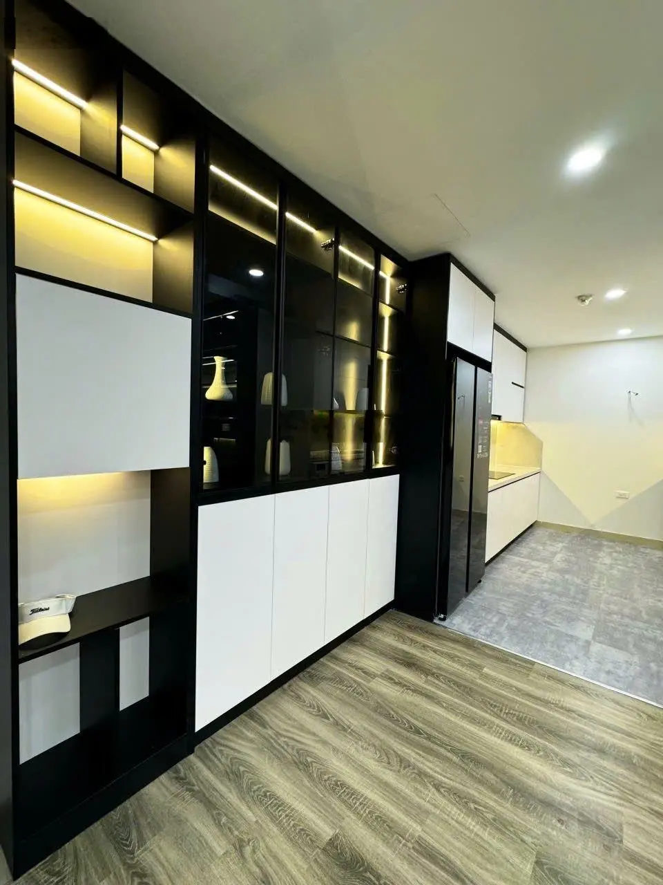 Cần bán biệt thự lideco bắc 32 , dt 145m , cách 20m ra hồ điều hòa , hoàn thiện đẹp, có thang máy