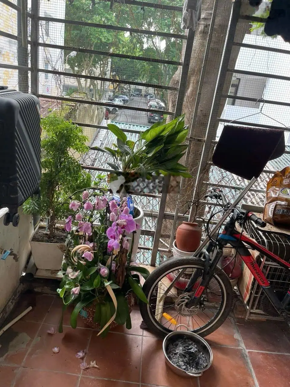 Chính chủ cần bán tập thể tầng 4 nhà D7 Phương Mai sổ đỏ 39.8m2 thực tế 77m2 có 03PN, 02 VS 3.3 tỷ