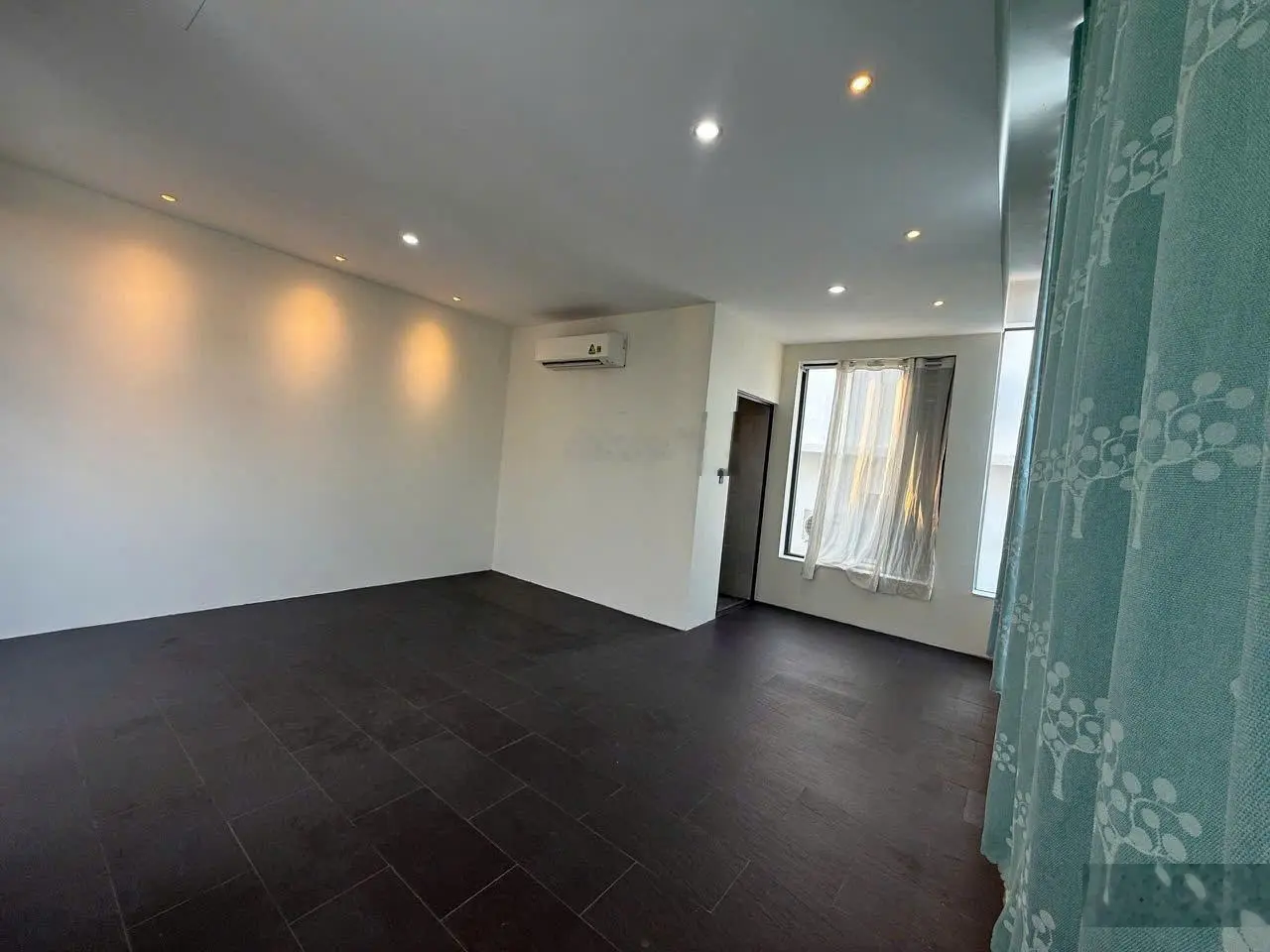 Biệt thự đường số 12m trung tâm Quận 7, 9*17,5 chỉ 14,5 tỷ rẻ như nhà phố.