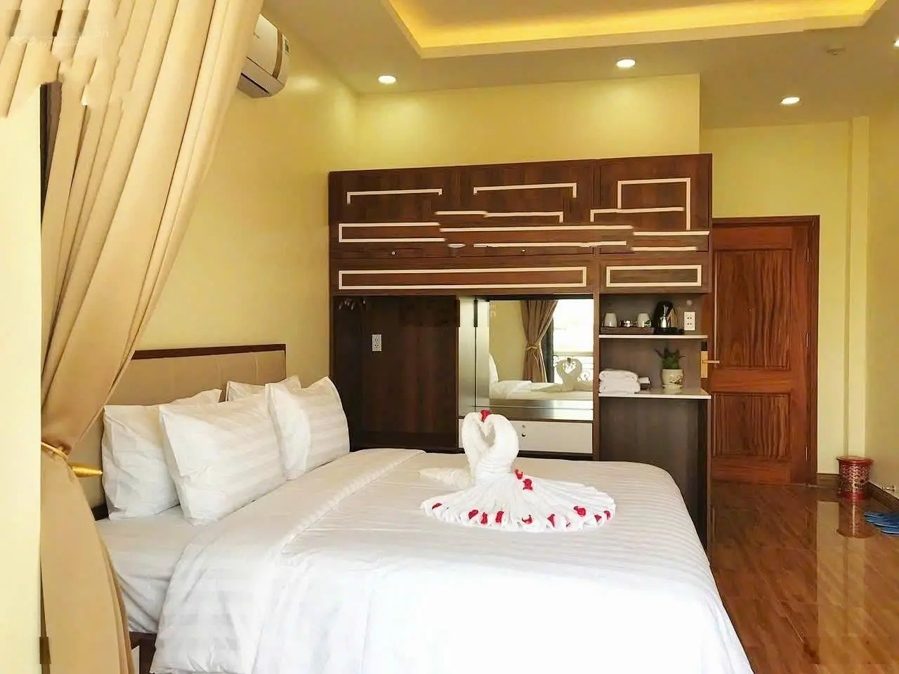 Gấp, khách sạn 5 tầng Linh Đông - Tp. Thủ Đức - doanh thu 400triệu/tháng, ngang 8m siêu đẹp