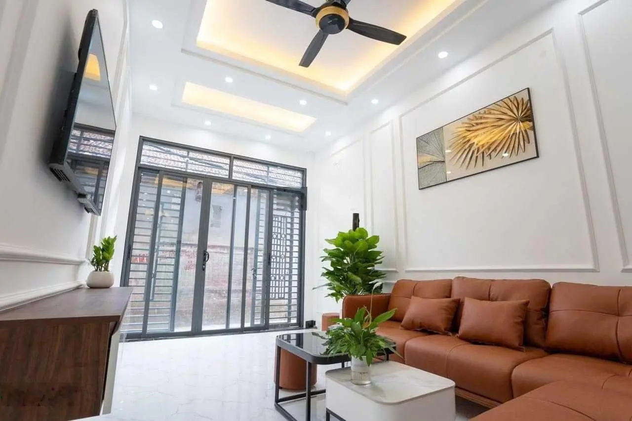 Hạ chào nửa tỷ! Thái Thịnh, gần phố, mặt ngõ, 35m ô tô tránh, full nội thất, lô góc, 51m2, 4PN