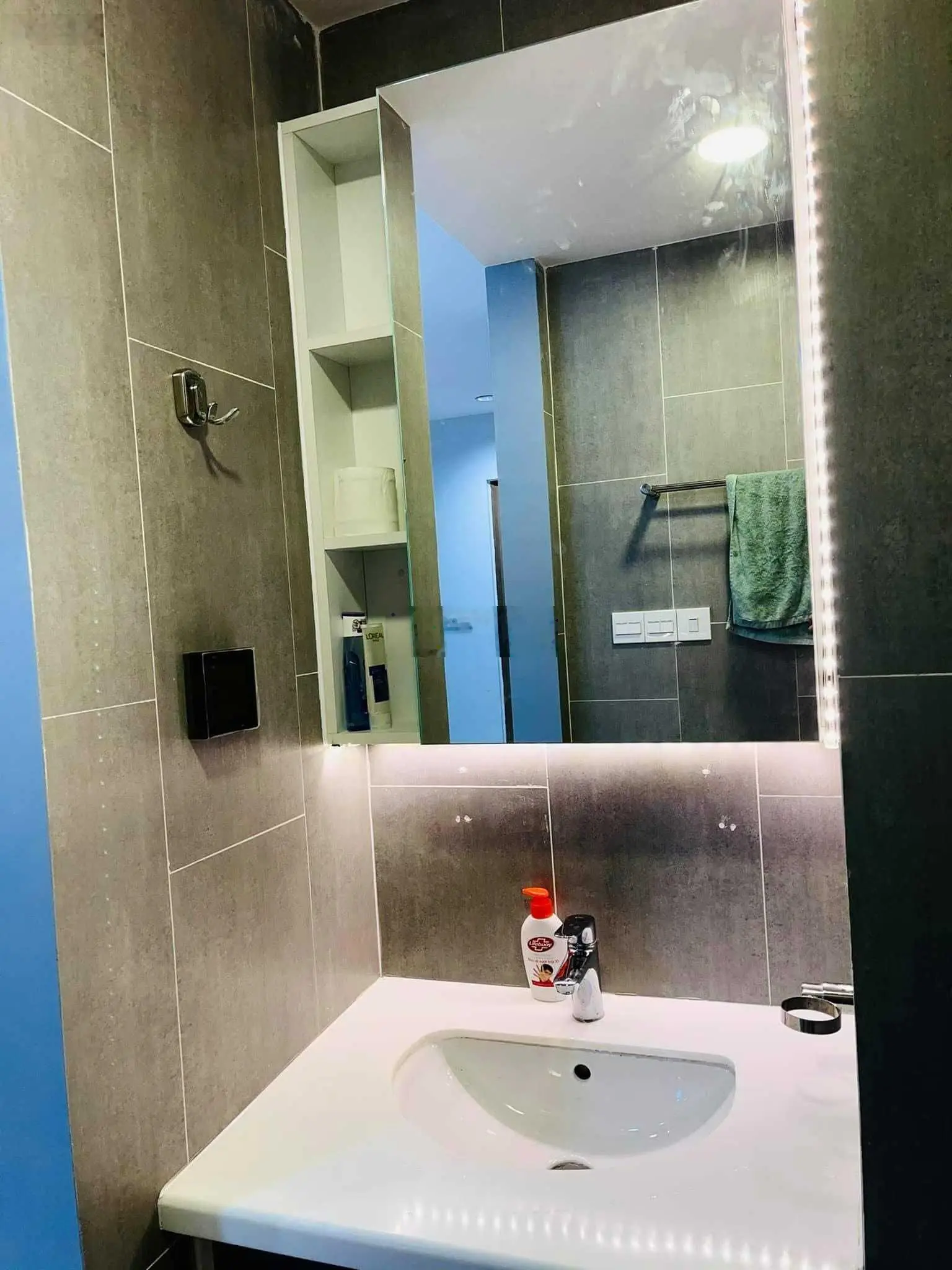 Cần bán căn hộ ngay trung tâm TP. Thủ Đức, 2 phòng ngủ đầy đủ nội thất, giá rẻ hơn thị trường