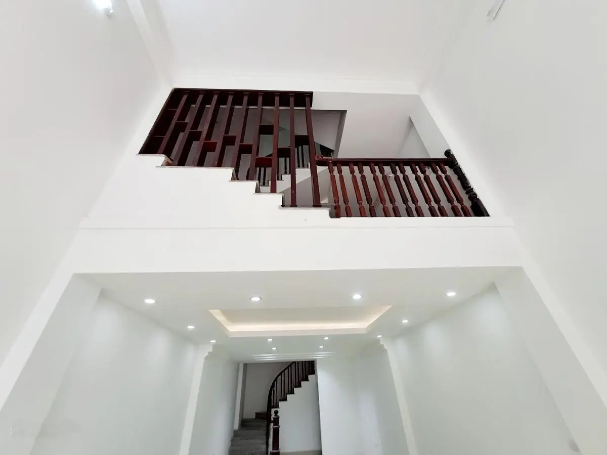 Mặt phố kinh doanh Sầm Uất Hoàng Công,Kiến Hưng. Dt 50m 6 tầng Mt 4.5m. Giá 17 tỷ. Kinh doanh đỉnh